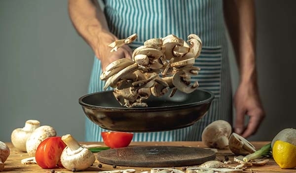 Halles-Market-articles-champignons-poele