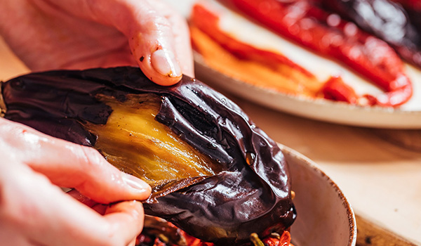 L'astuce cuisine : comment éplucher le poivron ? - Halles Market